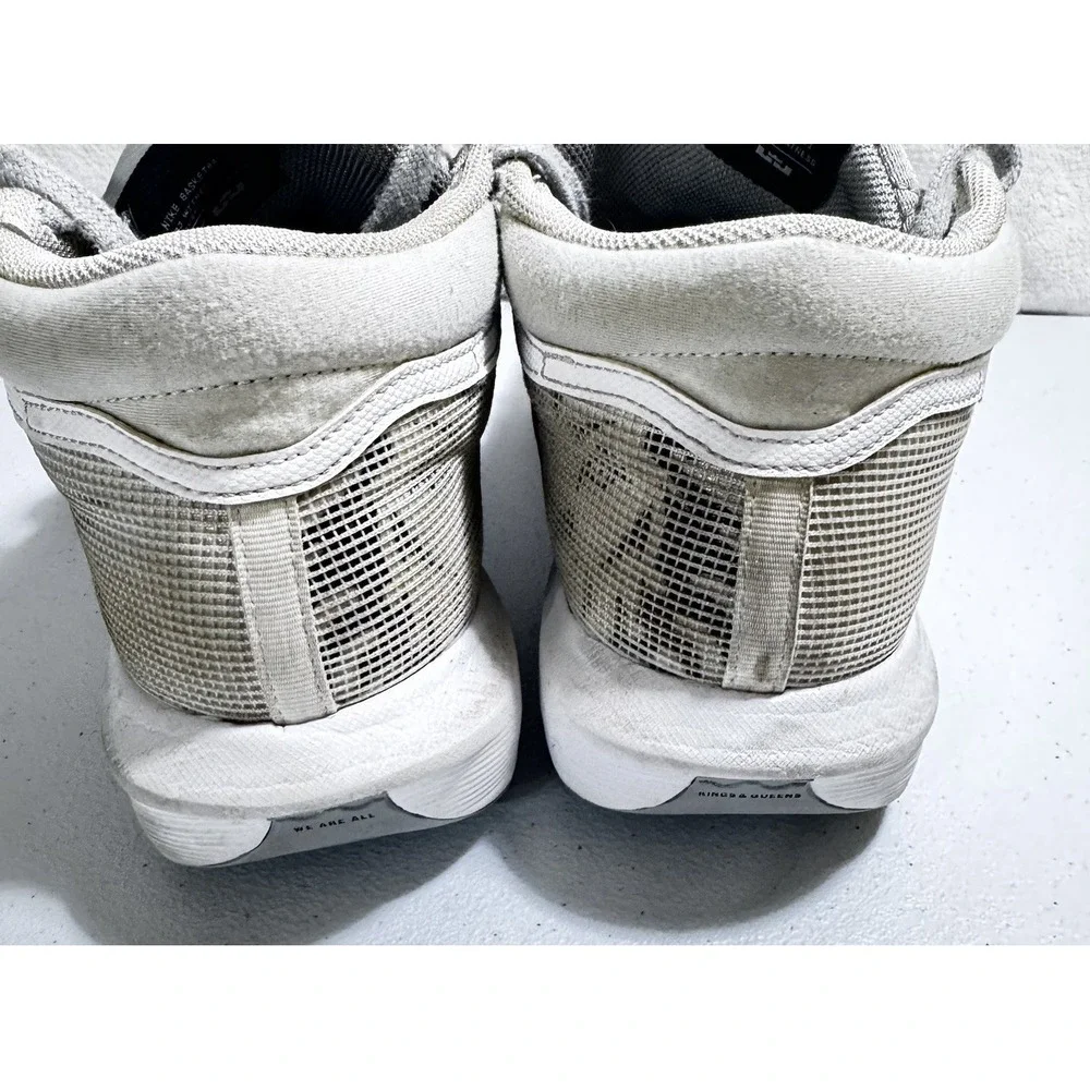 Men's Nike LeBron Witness‎ Basketball Shoe Size 9.5